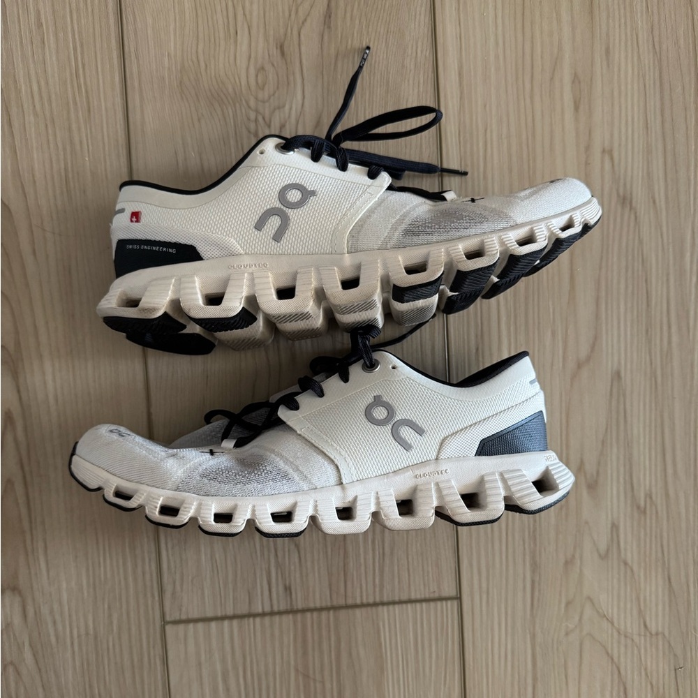 ON RUNNING Women’s sneakers